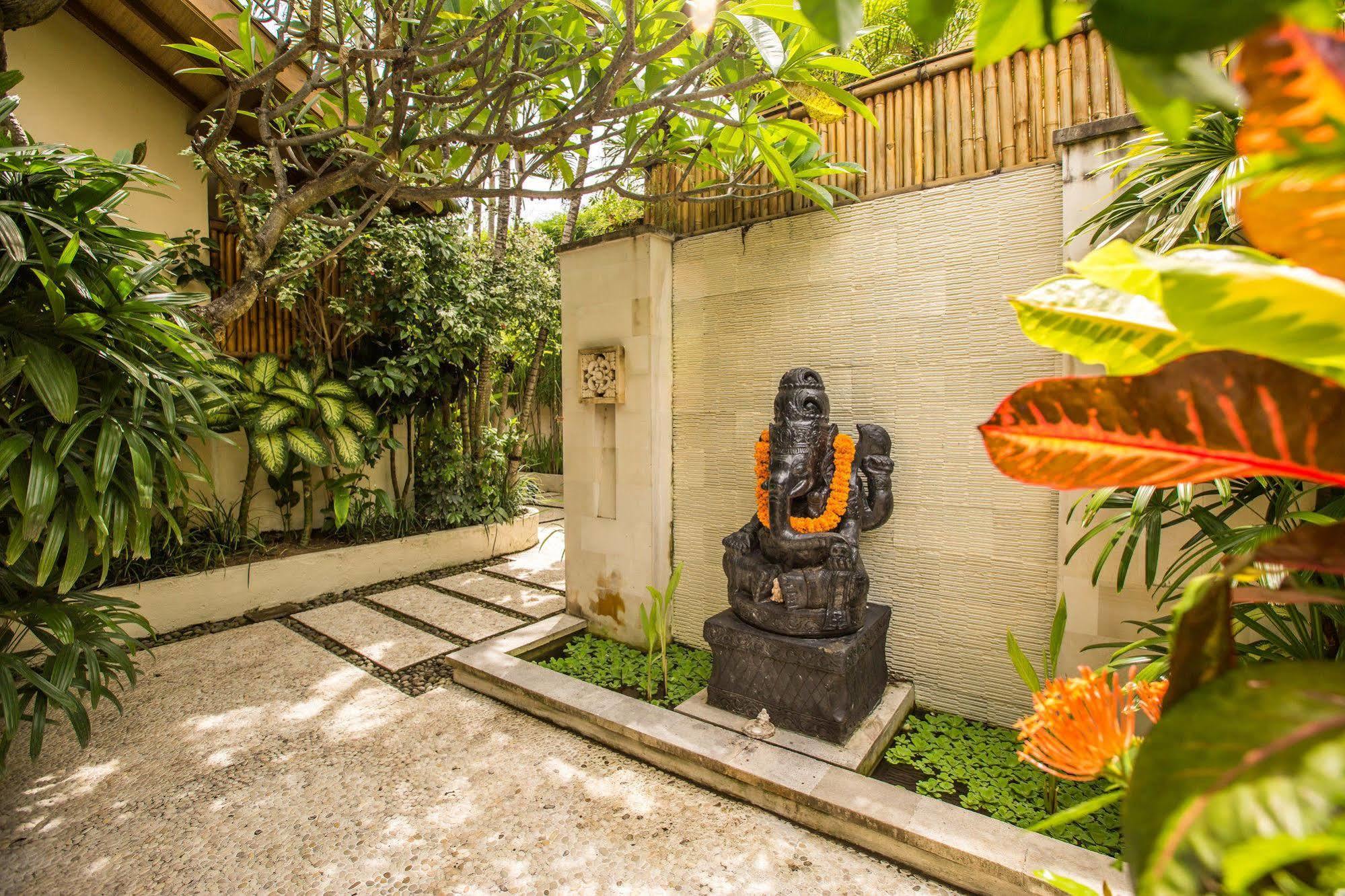 Villa Seriska Seminyak Exteriör bild