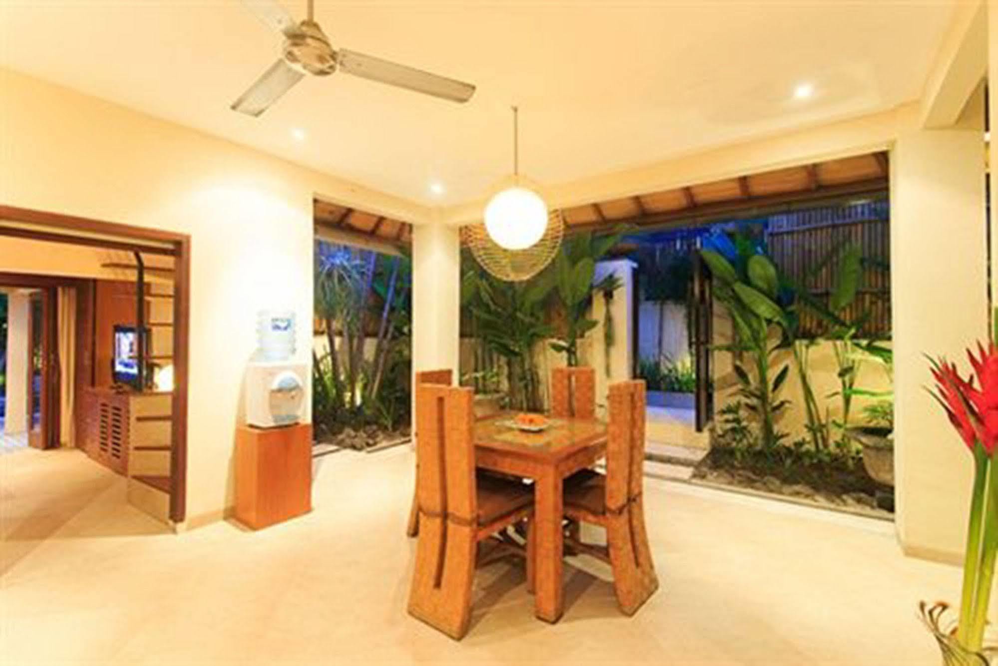 Villa Seriska Seminyak Exteriör bild